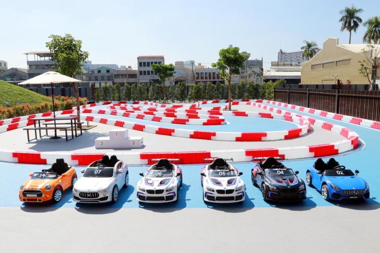 Hsin Hotel Chiayi Eksteriør billede A track at a go-karting centre
