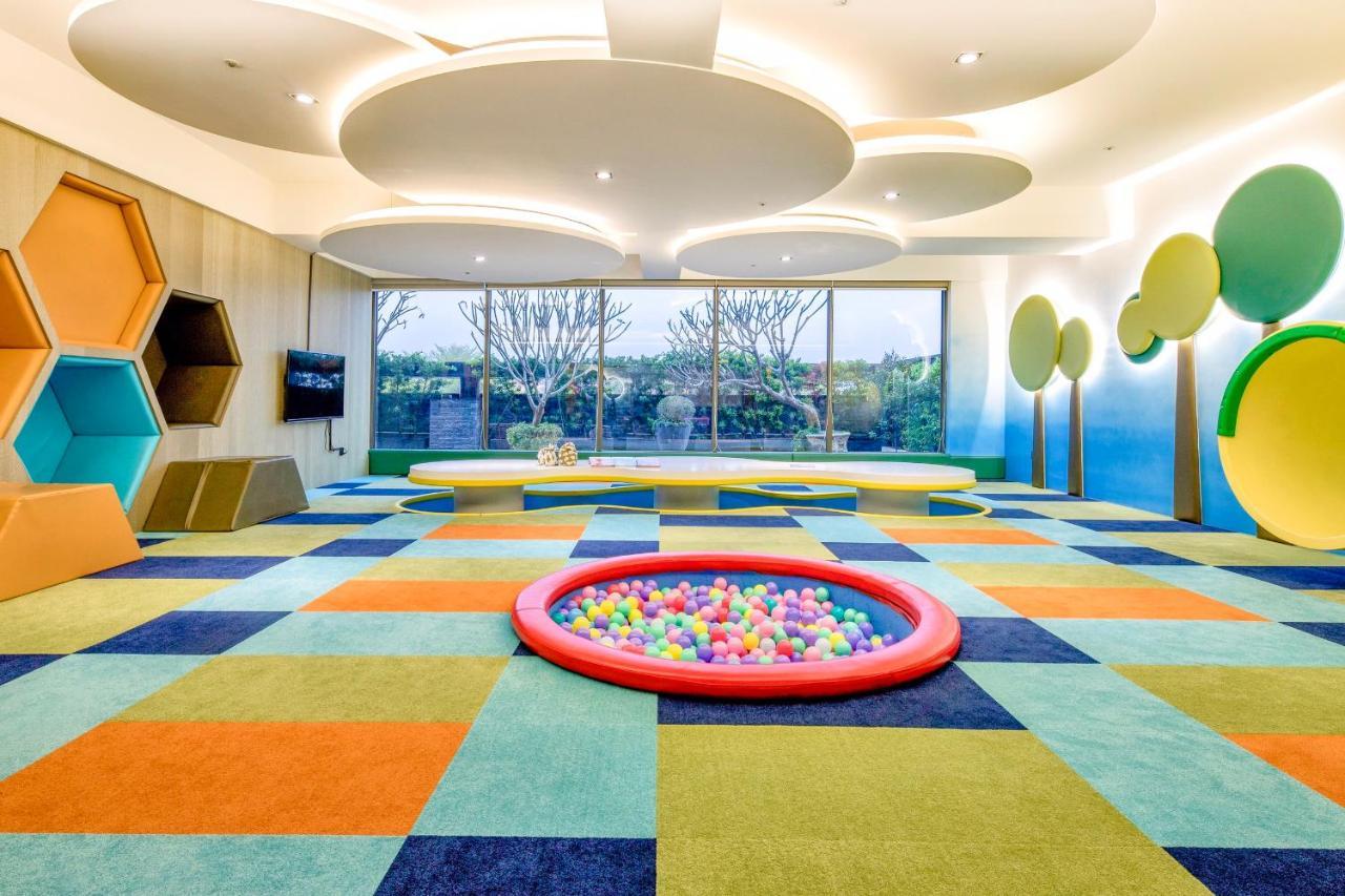 Hsin Hotel Chiayi Eksteriør billede The Children's Club at the Renaissance Hotel, Shanghai