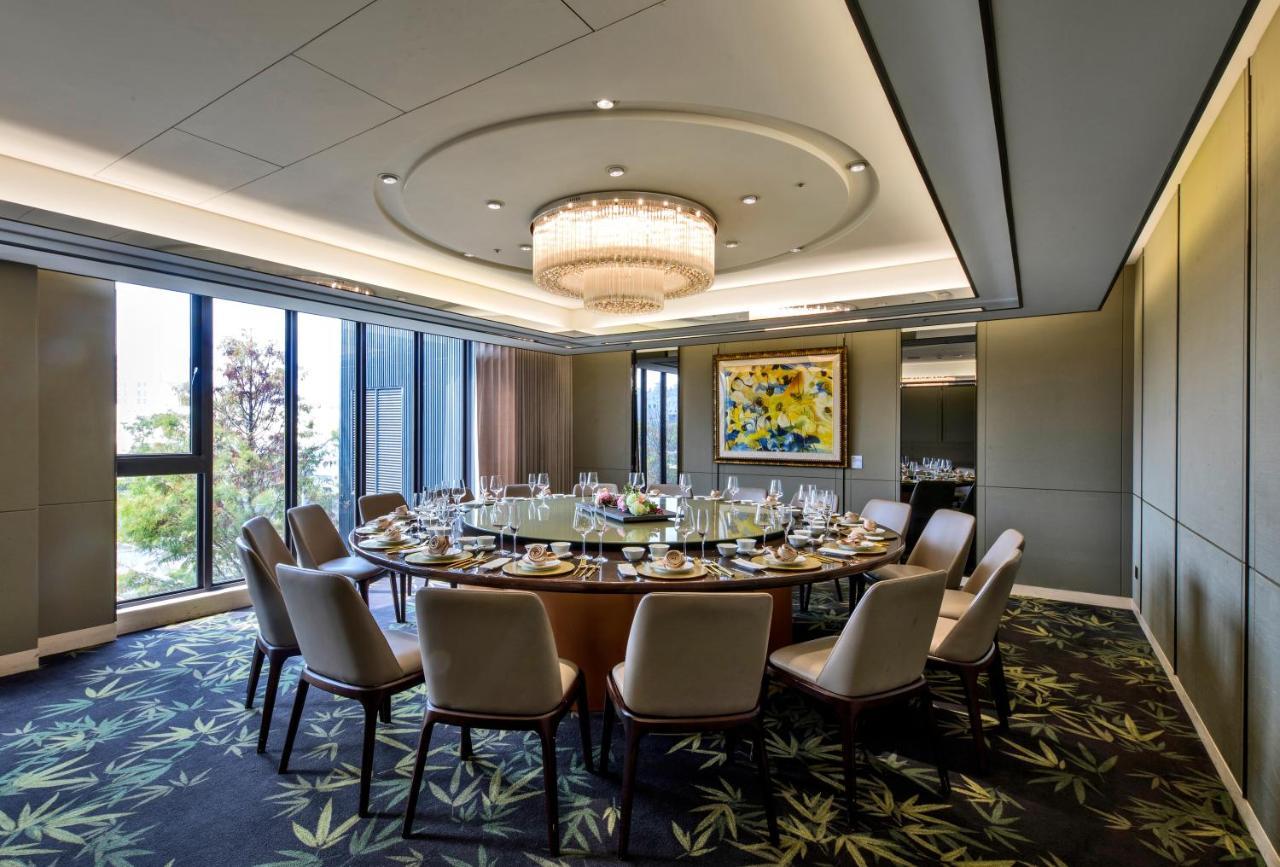 Hsin Hotel Chiayi Eksteriør billede The Club at The Landmark, Central, Hong Kong