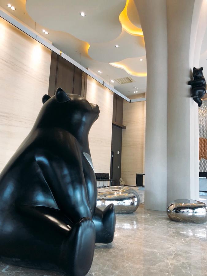 Hsin Hotel Chiayi Eksteriør billede The Bear sculpture at the entrance of the hotel